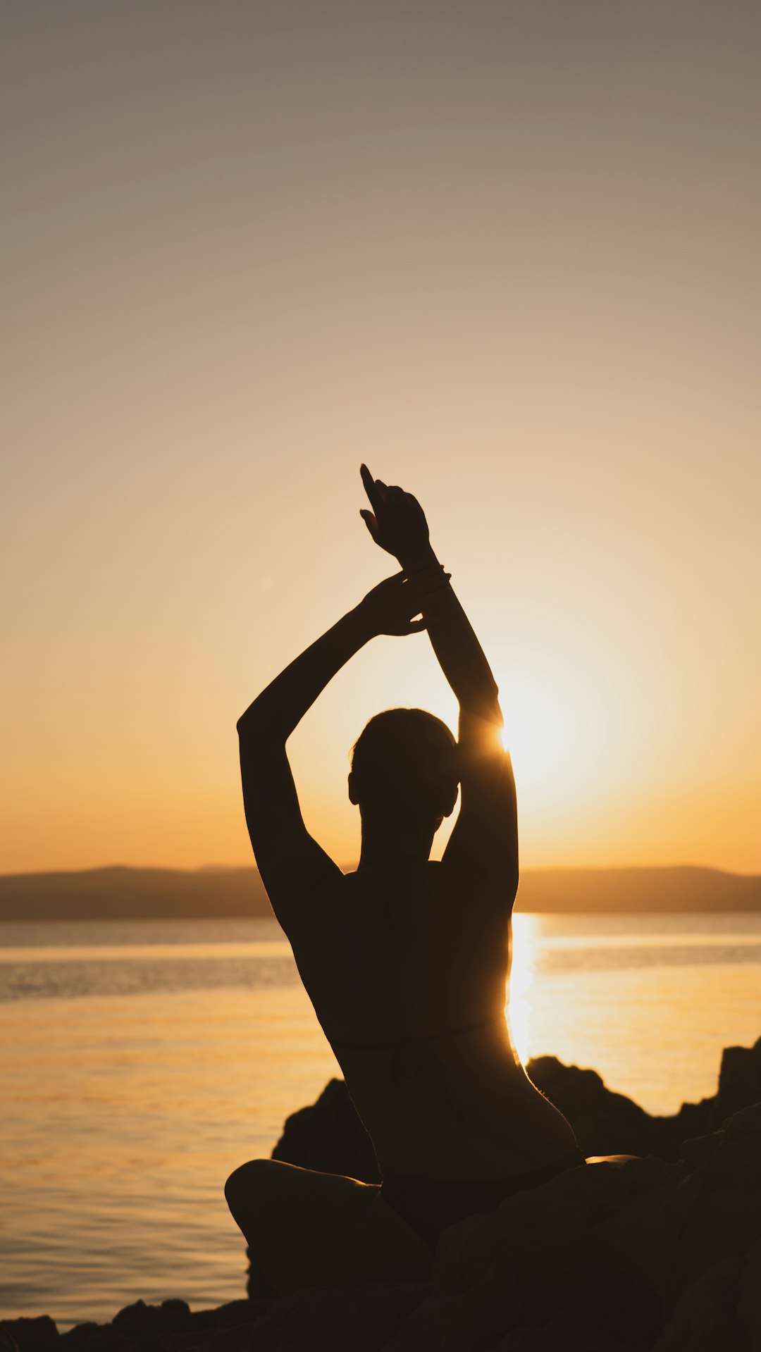 Home silhouette-of-man-raising-his-hands-during-sunset-kegkeojhy6e